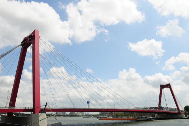 istock Willemsbrug in Rotterdam 173885598