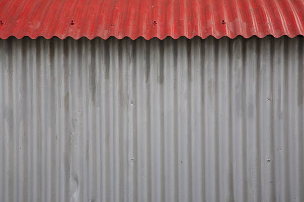 quonset хижина - corrugated iron tin rusty metallic стоковые фото и изображения