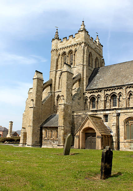 la histórica ciudad de st hilda's church in hartlepool - hartlepool fotografías e imágenes de stock