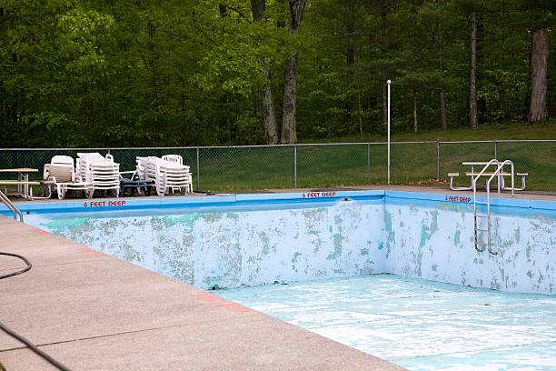 istock Empty Swimming Pool Prepped for a Fresh Coat of Paint 173886556