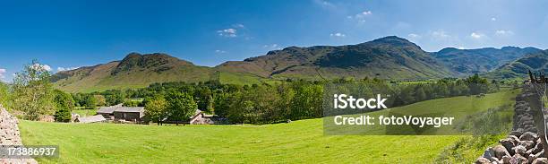 De Pasto Quinta De Montanha Lake District Reino Unido - Fotografias de stock e mais imagens de Paisagem - Cena Não Urbana