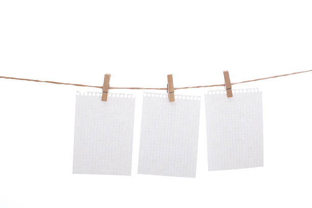 lençóis e clothespins manual - adhesive note note pad clothespin reminder - fotografias e filmes do acervo
