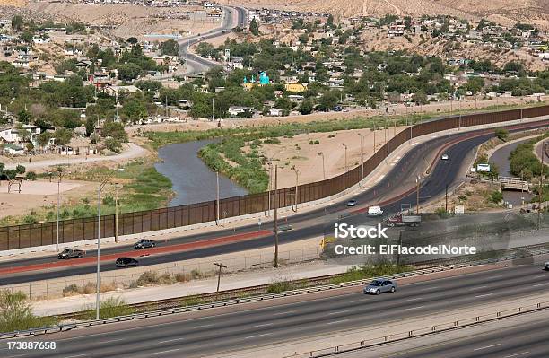 Foto de A Fronteira Do México e mais fotos de stock de Texas - Texas, Barreira transfronteiriça, EUA