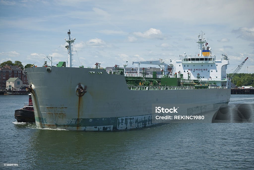 Cargo lasciando il cantiere navale - Foto stock royalty-free di Affari