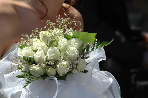bride white roses bouquet