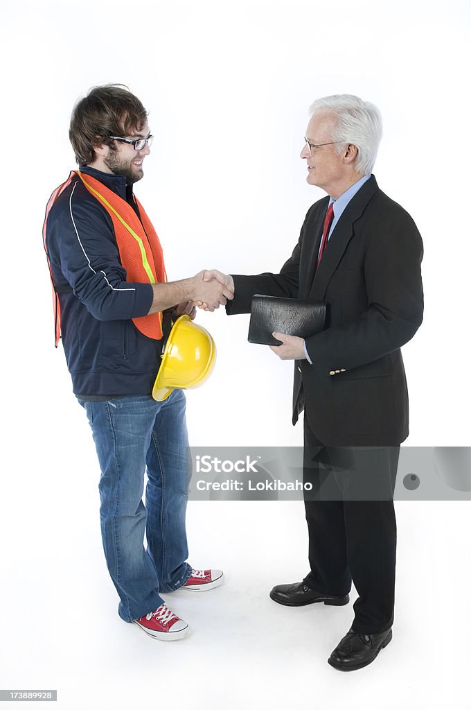 Pastor darle un trabajador de la construcción - Foto de stock de Dos personas libre de derechos