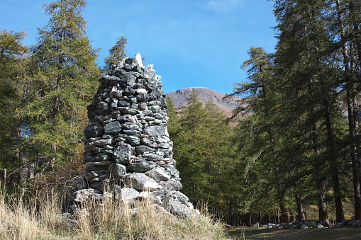 The pile of stones with green Maurin marble at the start of the hiking trails located near the hamlet of Maljasset, on the left bank of the Ubaye.\n\nMaurin green marble was extracted until the end of the 1950s. It was in high demand and imported to the United States. In Paris, used for the base of the tomb of Napoleon I at Les Invalides and the staircase of the Opéra Garnier... in Marseille in the Basilica of Notre Dame de la Garde and in Lyon in the Basilica of Fourvière