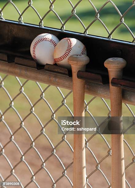 Baseball Und Hängende Bat Stockfoto und mehr Bilder von Baseball - Baseball, Baseball-Spielball, Baseballschläger