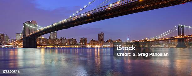 Skyline Di Manhattan - Fotografie stock e altre immagini di Acqua - Acqua, Acqua fluente, Ambientazione esterna