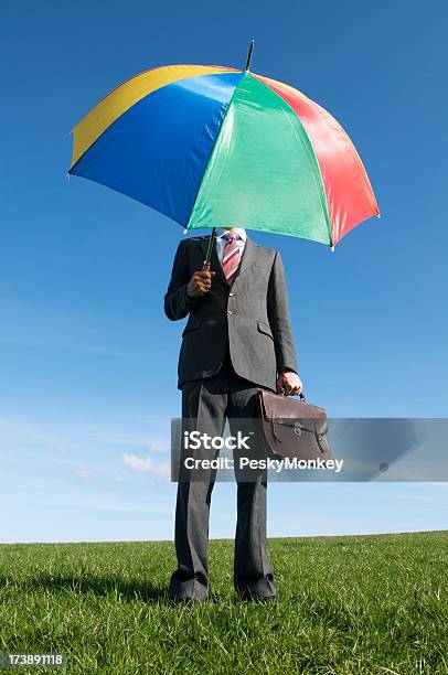 Empresário Com Guardachuva Colorido Actual - Fotografias de stock e mais imagens de Ao Ar Livre - Ao Ar Livre, Azul, Conceito