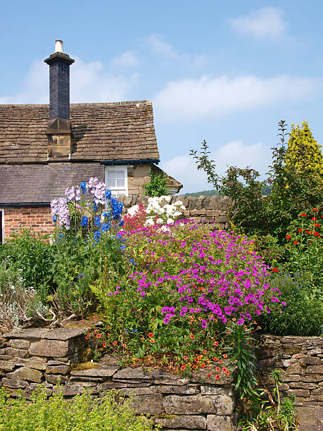 istock English Country Garden 173892235