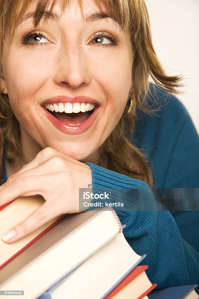 Aluno (A rapariga e livros - Royalty-free 20-24 Anos Foto de stock