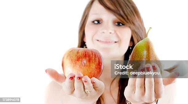 Ein Apfel Und Eine Birne Stockfoto und mehr Bilder von Abnehmen - Abnehmen, Apfel, Attraktive Frau