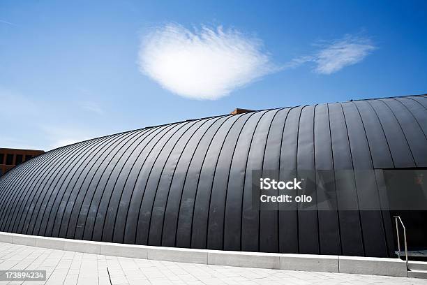 Moderne Dach Gegen Blauen Himmel Konstruktion Stockfoto und mehr Bilder von Abstrakt - Abstrakt, Architektonisches Detail, Architektur