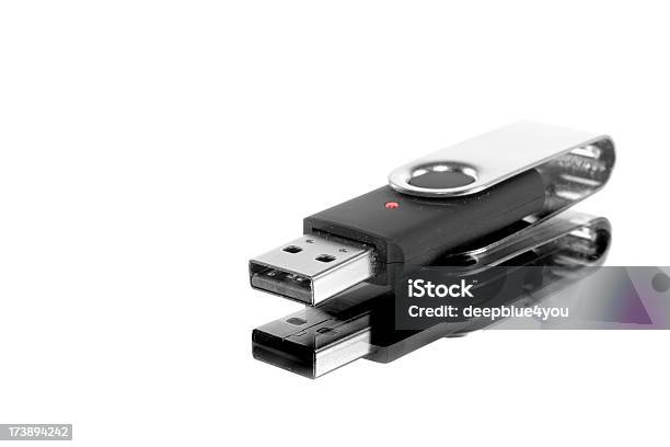 Dispositivo De Memoria Usb De 4 Gb Aislado Con Espejo Foto de stock y más banco de imágenes de Accesorio personal