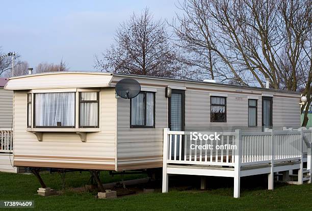 Foto de Trailers Luxuosos Estático Casa De Férias e mais fotos de stock de Casa Móvel - Casa Móvel, Parque de Traillers, Acampar