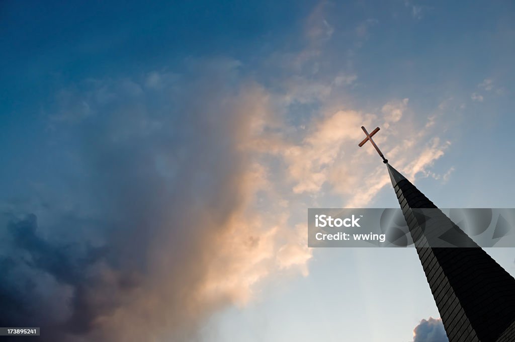 톨 뾰족탑 및 해질녘까지 - 로열티 프리 0명 스톡 사진
