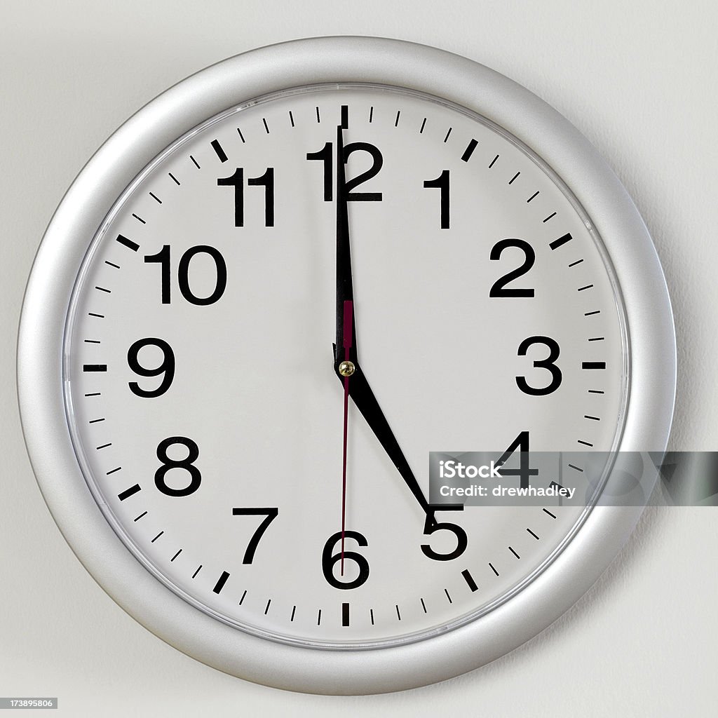 Mostrador de Relógio mostrando cinco horas - Royalty-free Conceito Foto de stock