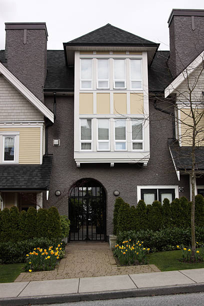 istock Residentail building entrance 173895853