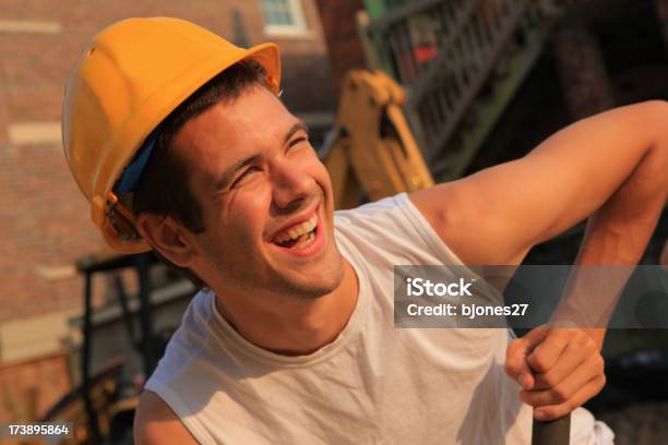 Foto de Feliz Trabalhador De Construção e mais fotos de stock de Adulto - Adulto, Apartamento, Arquitetura