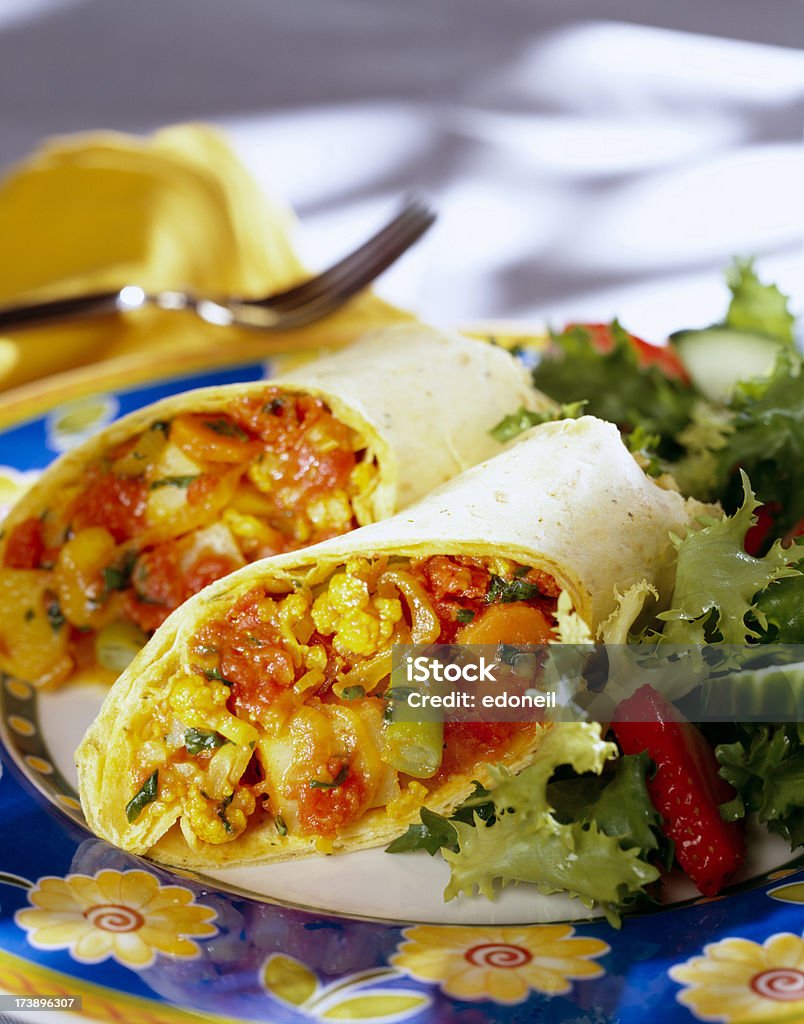 Sándwich de vegetales envolvente. - Foto de stock de Alimento libre de derechos