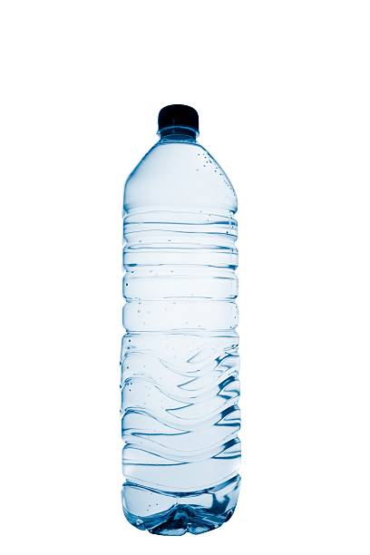 obraz to woda butelkowana oraz białym tle - water bottle purified water water drink zdjęcia i obrazy z banku zdjęć