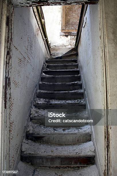 Stairwell - Fotografias de stock e mais imagens de Abandonado - Abandonado, Acabado, Antigo