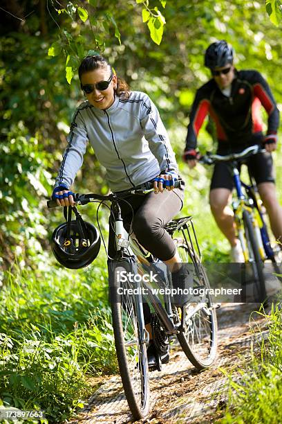 Jazdy Na Rowerze - zdjęcia stockowe i więcej obrazów Aktywny tryb życia - Aktywny tryb życia, Bicykl, Cała postać