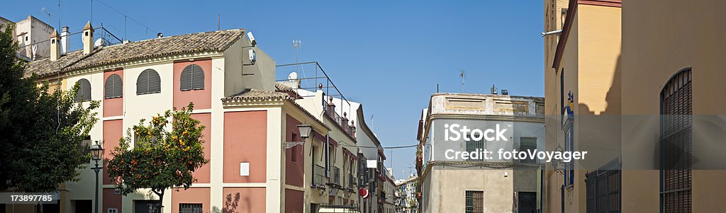 Español villas de las calles Suites Townhouse de Sevilla - Foto de stock de Aire libre libre de derechos
