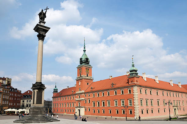 ワルシャワの城広場 - warsaw old town square ストックフォトと画像