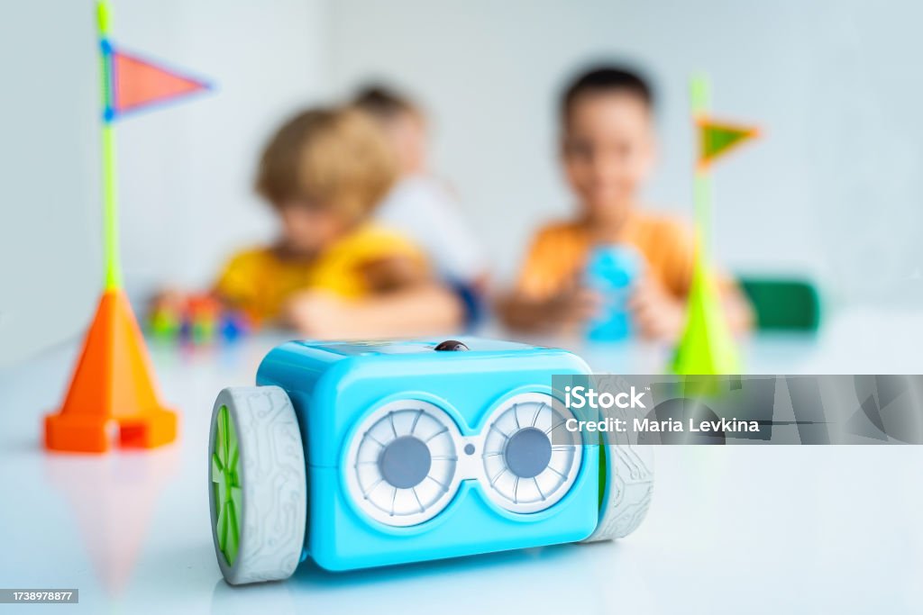 Robotics Programming Class Preschool Children Construct And Code Robot ...