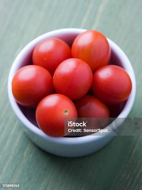 Pomodorini - Fotografie stock e altre immagini di Alimentazione sana - Alimentazione sana, Catasta, Cibi e bevande