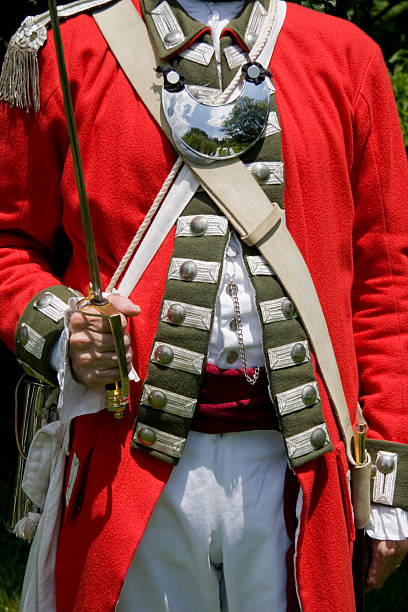 혁신적인 전쟁 --loyalist 장교 쥠 검 - colonial style armed forces historical reenactment usa 뉴스 사진 이미지