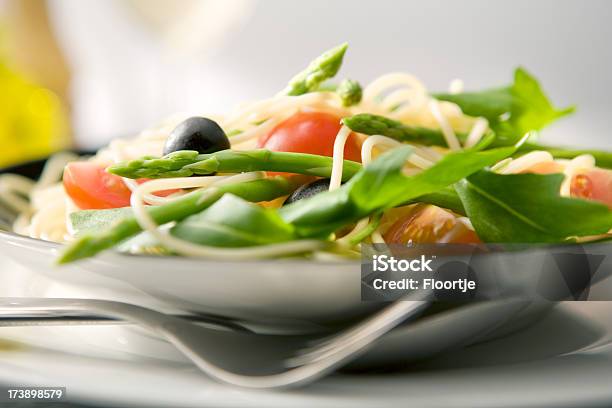 Italian Imágenes Fijas Spaghetti Vegetarianas Foto de stock y más banco de imágenes de Alimento - Alimento, Comida italiana, Comida sana