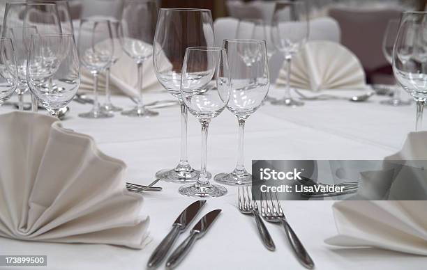 Bankett Stockfoto und mehr Bilder von Festlich gekleidet - Festlich gekleidet, Gedeck, Dinnerparty