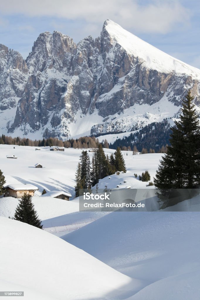 Paisaje de invierno en alpes dolomíticos (XXXL - Foto de stock de Aire libre libre de derechos