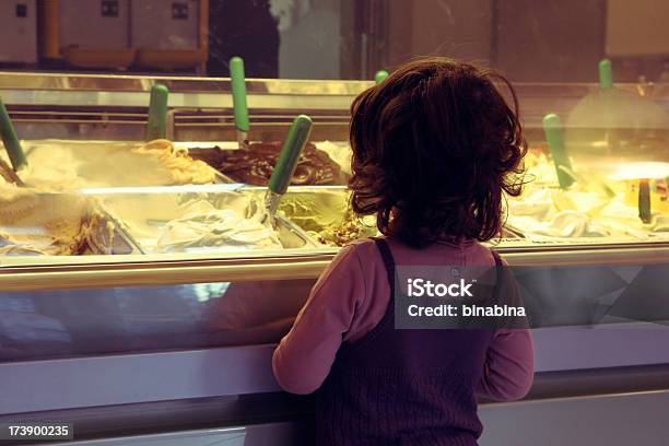 Foto de Escolha De Sorvete e mais fotos de stock de Escolher - Escolher, Sorvete, Bebês Meninas