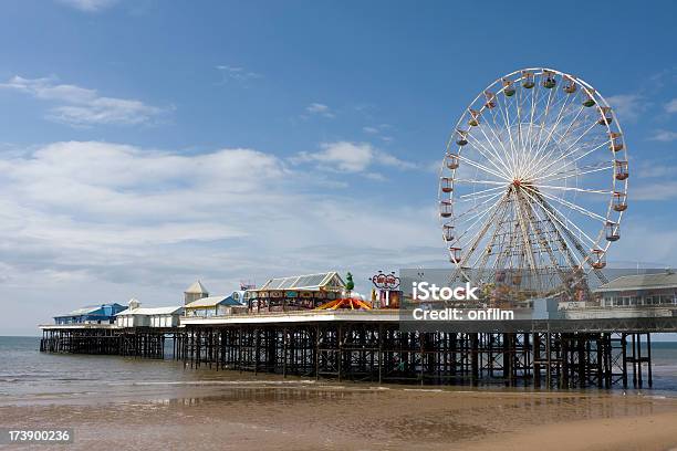 Erigeron Cais De Blackpool - Fotografias de stock e mais imagens de Cais - Estrutura Feita pelo Homem - Cais - Estrutura Feita pelo Homem, Pleasure Beach, Blackpool