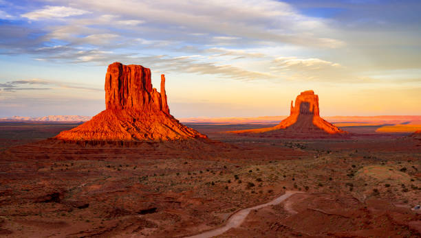 evento ombra muffola della monument valley - parco tribale della monument valley foto e immagini stock