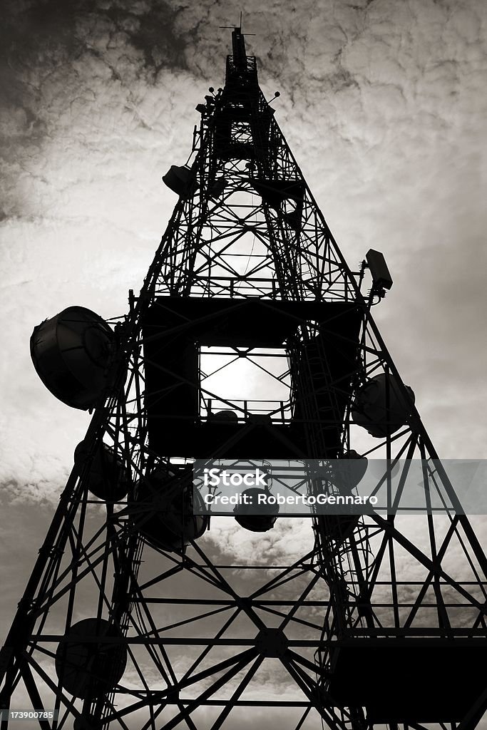 Torre delle telecomunicazioni - Foto stock royalty-free di Inquadratura estrema dal basso