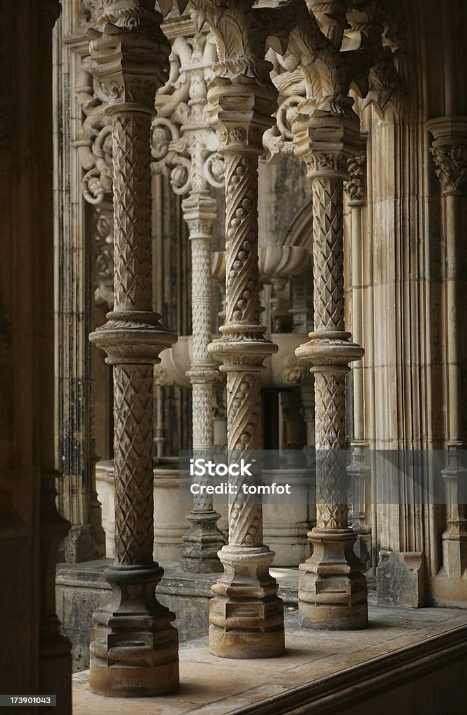 Una ventana en monasterio medieval de Batalha, centro de Portugal - Foto de stock de Batalha libre de derechos