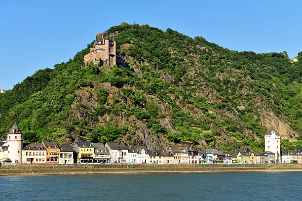 castelo de katz em st. goar no rio reno, alemanha - rhine gorge imagens e fotografias de stock