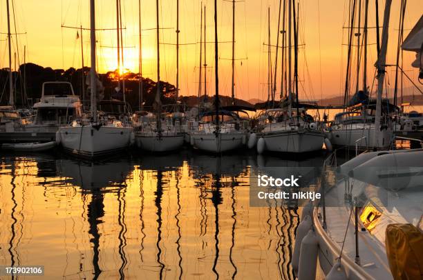 Porto Ao Pôr Do Sol - Fotografias de stock e mais imagens de Porquerolles - Porquerolles, Porto, Anoitecer