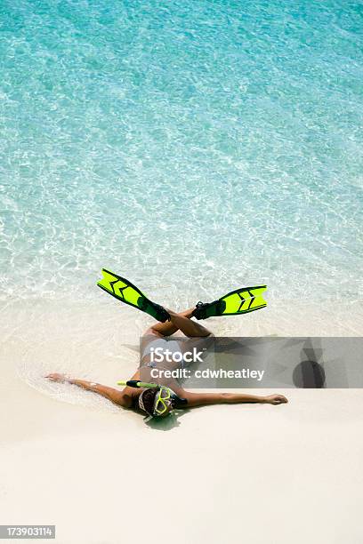Erschöpft Schnorcheln Mädchen Am Tropischen Strand Stockfoto und mehr Bilder von Abenteuer - Abenteuer, Aktivitäten und Sport, Bikini