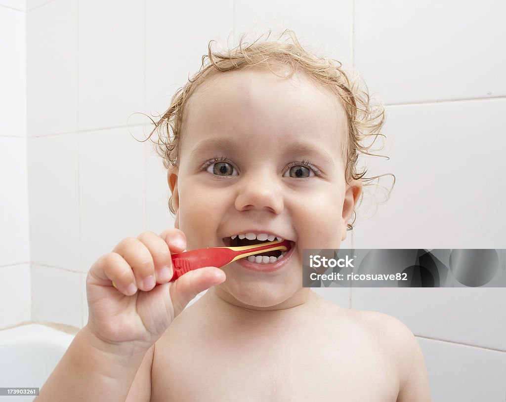 Me brossant les dents est ludique&nbsp;! - Photo de Apprentissage libre de droits