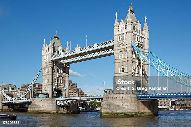 Tower Bridge - Fotografias de stock e mais imagens de Ao Ar Livre - Ao Ar Livre, Arquitetura, Capitais internacionais