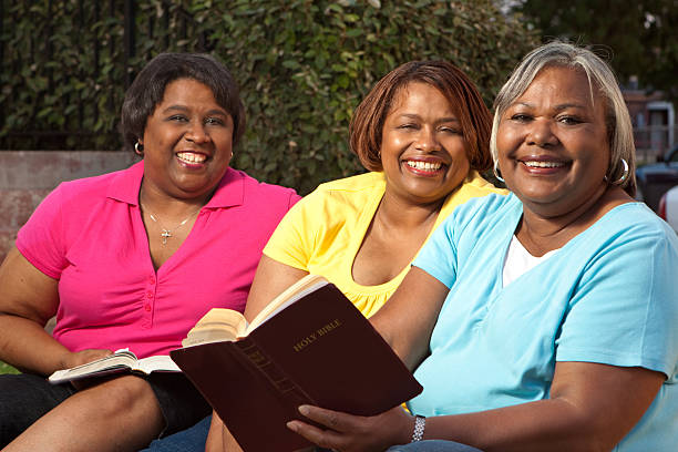 Women's  bible study Women studying bible study group of people small group of people stock pictures, royalty-free photos & images