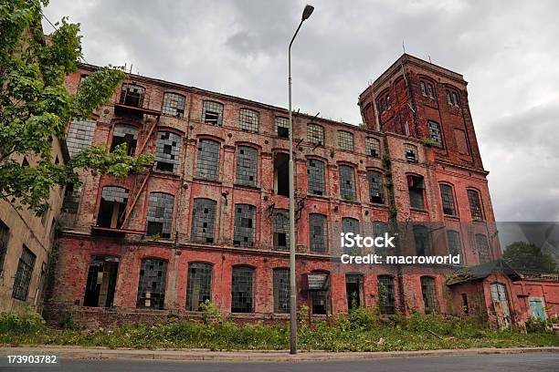 Foto de Antiga Fábrica 21 Mpx e mais fotos de stock de Abandonado - Abandonado, Abstrato, Antigo