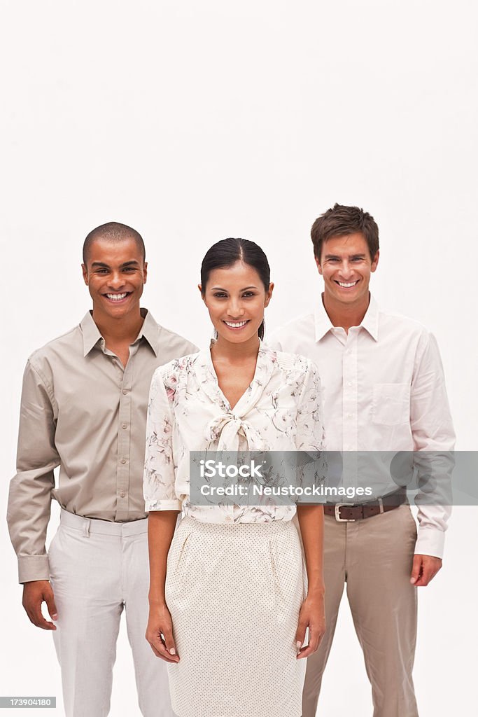 Retrato de la sonriente colegas de negocios de pie juntos - Foto de stock de 20 a 29 años libre de derechos