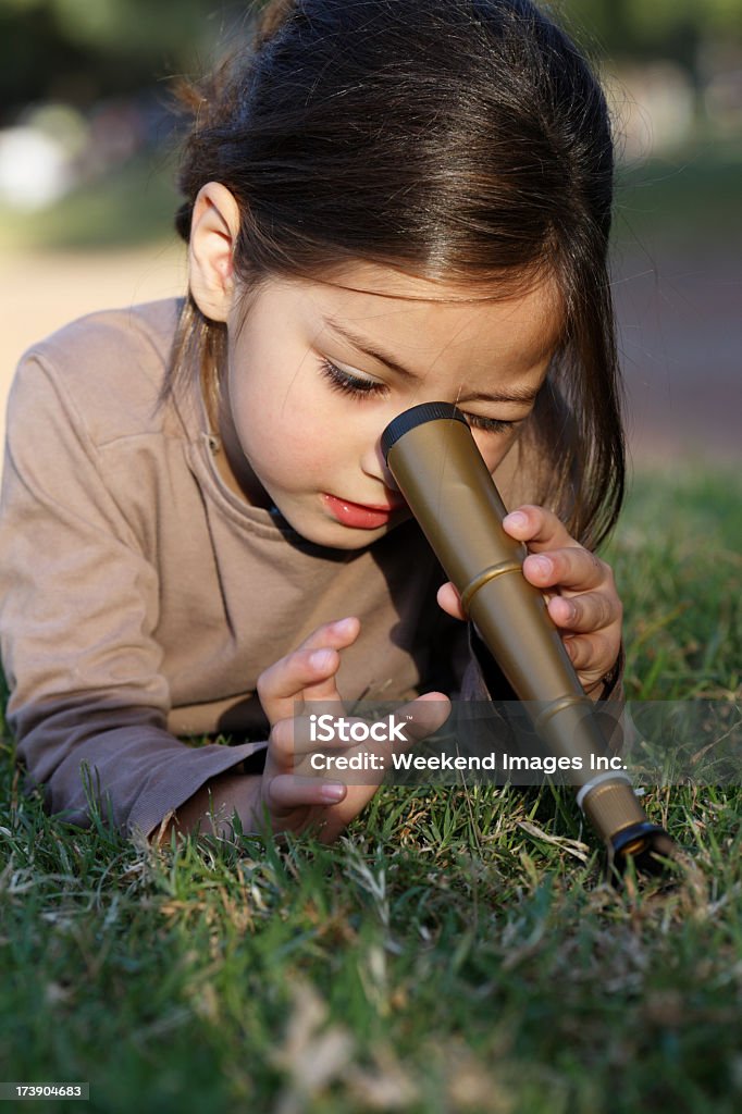 Descubra la nueva vida - Foto de stock de 4-5 años libre de derechos